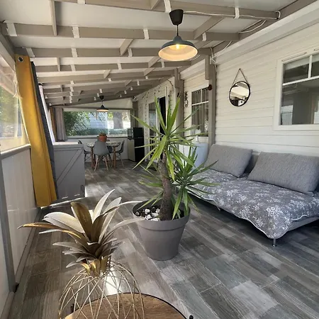 Charming Mobile With Pool In *
