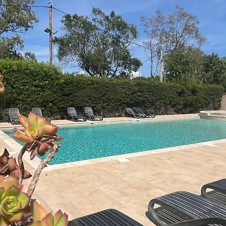 Charming Mobile With Pool In Chalé